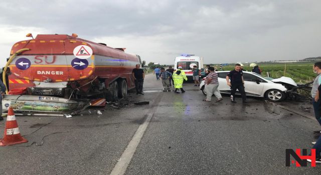 Tankere çarpan otomobil bariyerlere saplandı