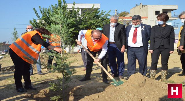 Atatürk anısına 82 fidan