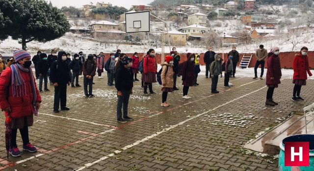 Manisa'da bugün ders zili çaldı yüzyüze eğitim başladı