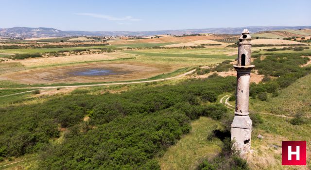 Baraj suları çekildi, cami minaresi ortaya çıktı