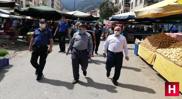 Manisa'da pazar tezgahları yeniden kuruldu