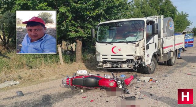 Süt kamyoneti ile çarpışan motosiklet sürücüsü kurtarılamadı