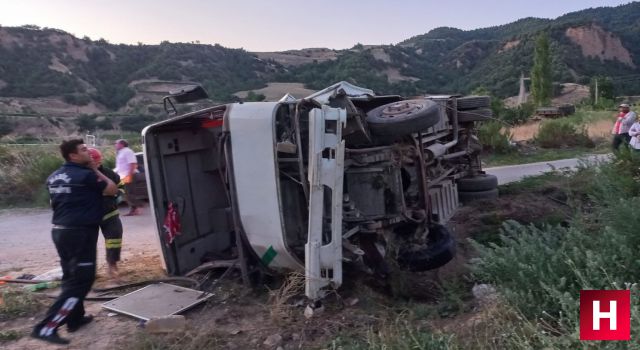 Freni boşalan minibüs şarampole yuvarlandı işçiler ölümden döndü