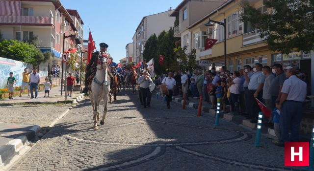 Atlı birlikler 99 yıl sonra yeniden ilçeye girdi