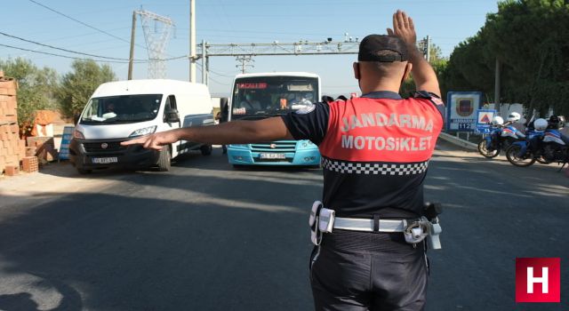 Dolmuşa yolcu gibi binen Jandarma kural ihlali yapan sürücülere cezai işlem uyguladı