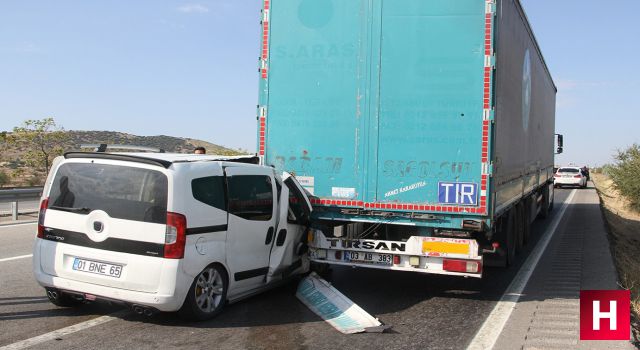 Sürücü ve yanındaki üç kişi ölümden döndü