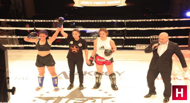 Manisalı sporcu Betül Durmuş Profesyonel Kick Boks Şampiyonu oldu