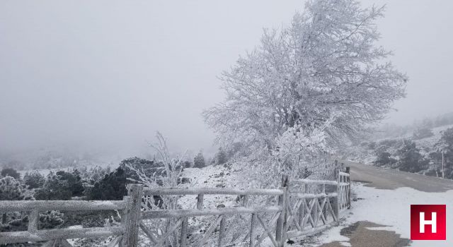 Spil Dağı beyaza büründü