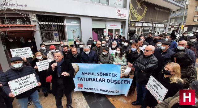 Yüksek elektrik faturaları Manisa’da da protesto edildi