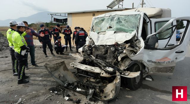 Şehzadeler'de feci kaza 11 kişi yaralandı