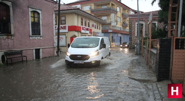 Şiddetli yağış Kula ve Selendi'yi göle çevirdi