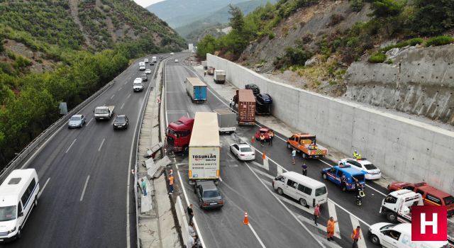 Manisa'da 7 araçlı zincirleme kaza: 5 yaralı