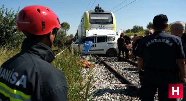 Manisa’da trenin çarptığı aracın sürücüsü öldü