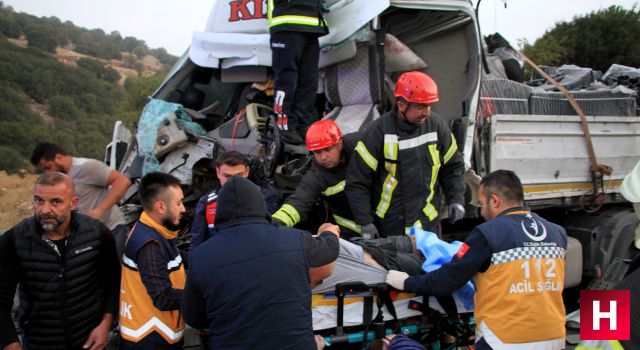 Manisa'da feci kaza tır sürücüsü ağır yaralandı