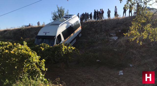 Öğrenci servisi kaza yaptı 5'i öğrenci 6 yaralı