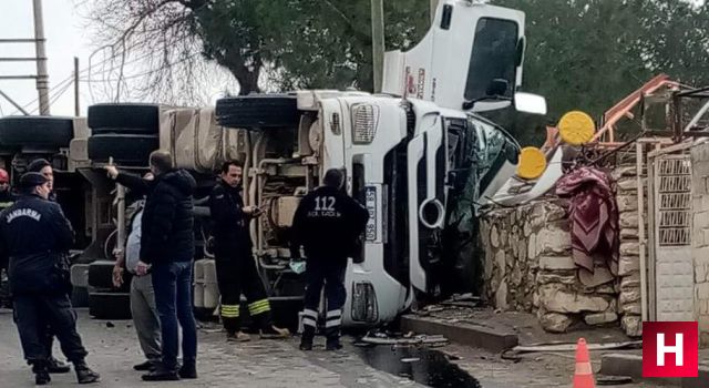 Damperli tır devrildi: 1 ölü