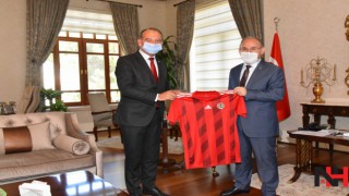 Vali Karadeniz'e Turgutluspor forması