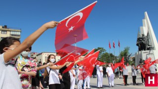 Manisa'da gençler ATA'sını andı