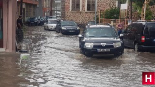 Kula’da 10 dakika süren yağmur yolları göle çevirdi esnaf ve vatandaş isyan etti