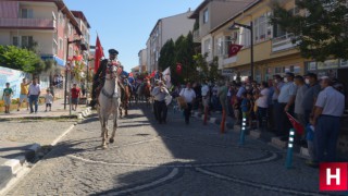 Atlı birlikler 99 yıl sonra yeniden ilçeye girdi