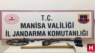 Sit alanında kaçak kazı yaparken jandarmaya yakalandılar