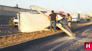 Manisa'da aracın içinde sıkışan sürücünün yardımına vatandaşlar koştu