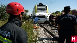 Manisa’da trenin çarptığı aracın sürücüsü öldü