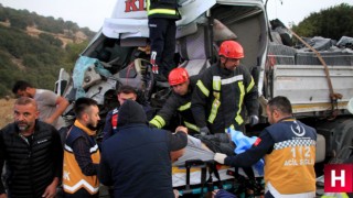 Manisa'da feci kaza tır sürücüsü ağır yaralandı